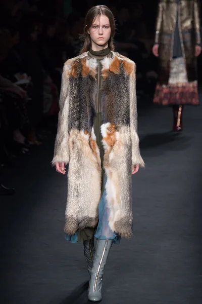 Look 27